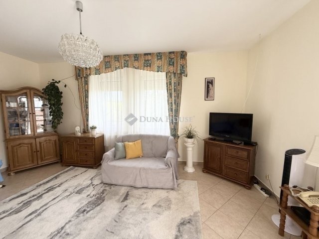 Eladó családi ház, Pécsett 115 M Ft, 4 szobás