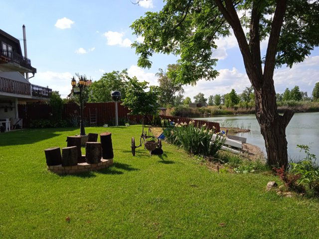 Eladó ikerház, Délegyházán 226 M Ft, 4 szobás