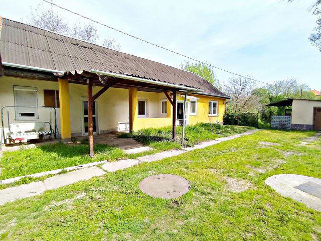 Eladó családi ház, Pécelen 38 M Ft, 3 szobás