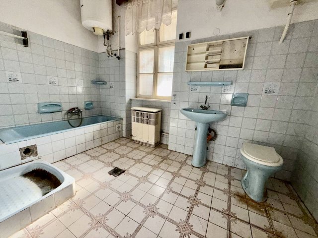 Eladó családi ház, Jászkisérén 9.9 M Ft, 2 szobás