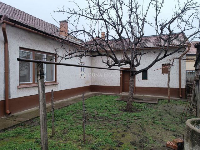 Eladó családi ház, Kiskunfélegyházán 46 M Ft, 2 szobás