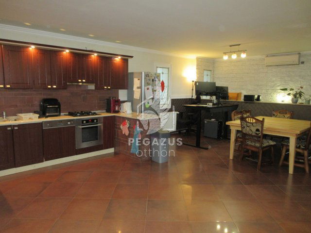 Eladó téglalakás, Egerben, Törvényház utcában 77 M Ft