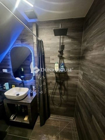 Eladó családi ház, Vecsésen 99 M Ft, 4 szobás