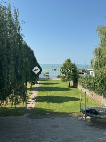 Eladó családi ház, Balatonkenesén 420 M Ft, 3 szobás