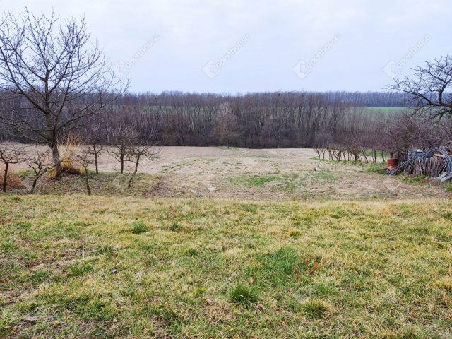 Eladó telek, Lakhegyen 4.5 M Ft / költözzbe.hu