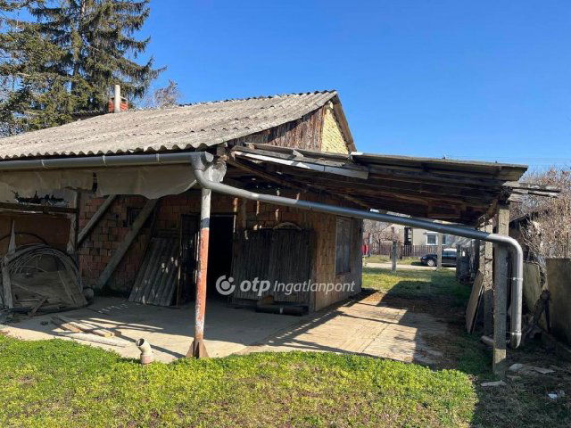 Eladó családi ház, Szekszárdon 29.999 M Ft, 1 szobás