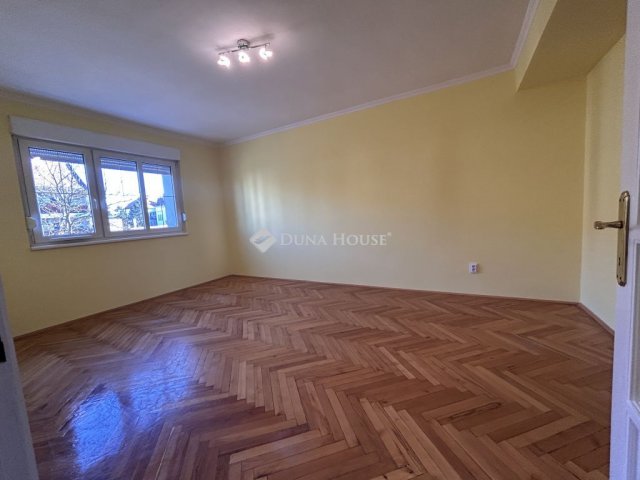 Kiadó téglalakás, albérlet, Baján 160 E Ft / hó, 3 szobás