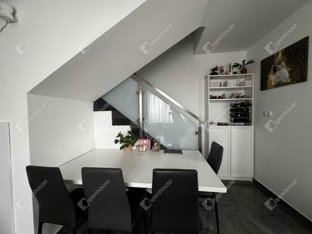 Eladó családi ház, Várpalotán 92 M Ft, 4 szobás