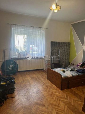 Eladó családi ház, Csornán 47.9 M Ft, 4 szobás
