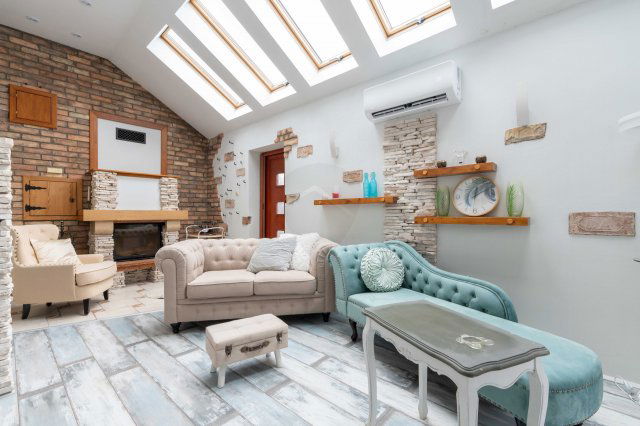 Eladó családi ház, Komáromban 105 M Ft, 7+2 szobás