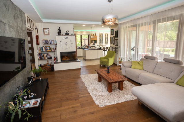 Eladó családi ház, Szadán 254 M Ft, 5 szobás