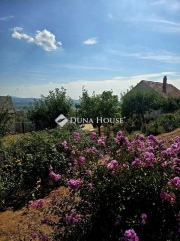 Eladó családi ház, Pécsett 32.3 M Ft, 2 szobás