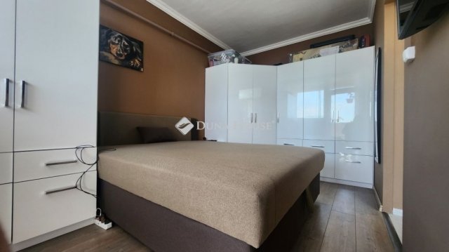 Eladó panellakás, Budapesten, XXI. kerületben 63 M Ft, 2 szobás