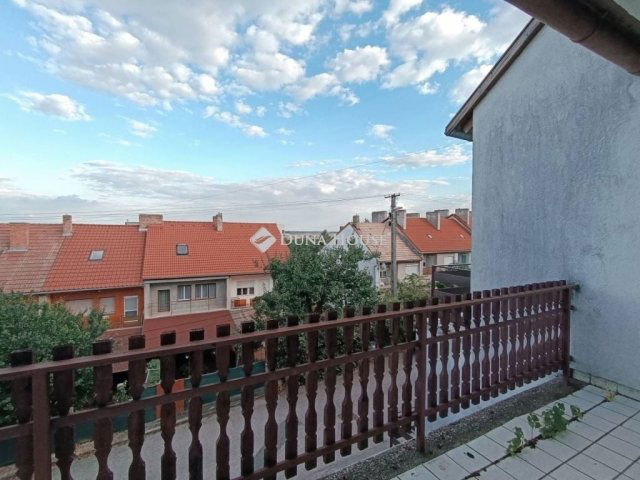 Eladó téglalakás, Szekszárdon 48 M Ft, 4 szobás