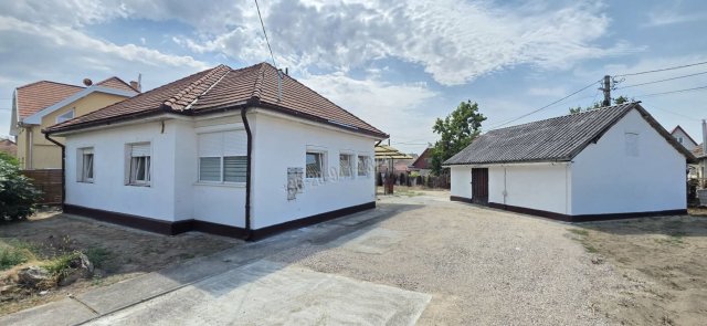 Eladó családi ház, Dunaharasztin, Király utcában 75 M Ft