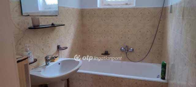 Eladó családi ház, Taksonyon 97.8 M Ft, 3+2 szobás