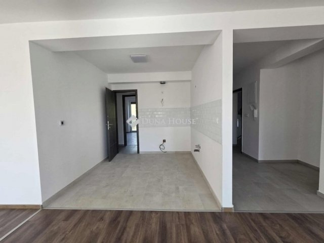 Eladó téglalakás, Szegeden 114.9 M Ft, 3 szobás