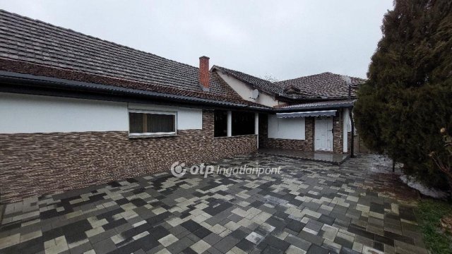 Eladó családi ház, Kisújszálláson 29.9 M Ft, 3 szobás