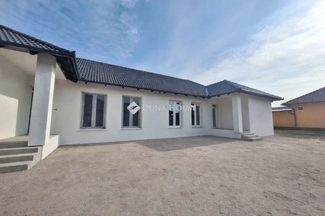 Eladó ikerház, Monoron 87.5 M Ft, 4 szobás / költözzbe.hu