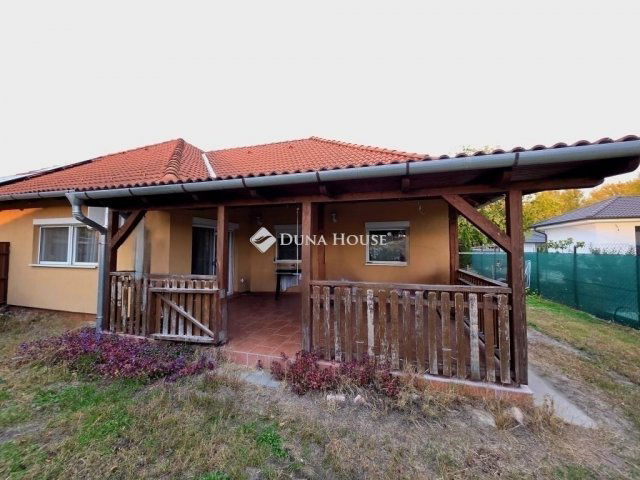 Eladó ikerház, Szigetszentmiklóson 79.9 M Ft, 4 szobás