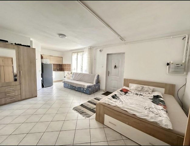 Eladó téglalakás, Vácon 36.8 M Ft, 1 szobás