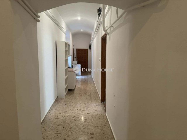 Eladó téglalakás, Pécsett 59.9 M Ft, 2 szobás