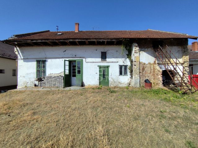 Eladó családi ház, Kiskunfélegyházán 42 M Ft, 4 szobás