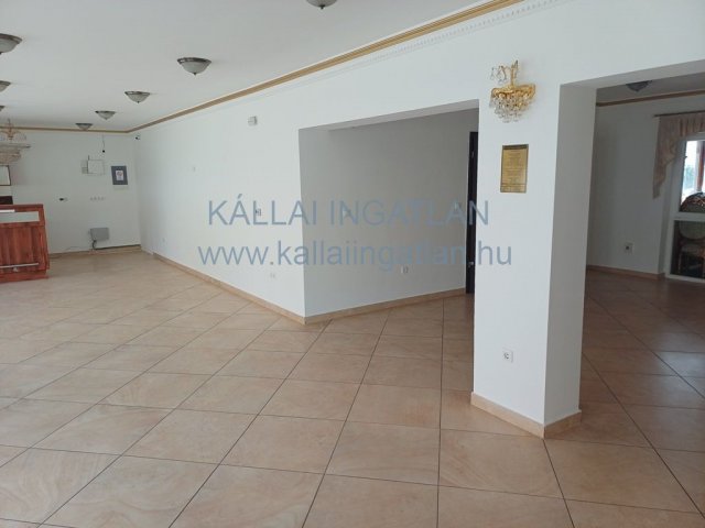 Kiadó üzlethelyiség, Nyíregyházán 300 E Ft / hó, 1 szobás