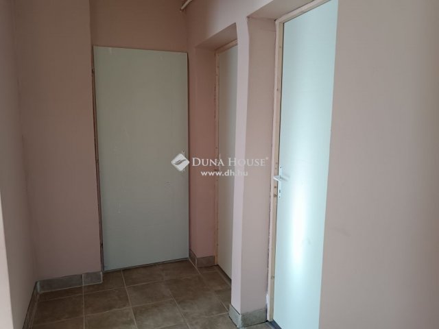 Eladó családi ház, Törtelen 30.9 M Ft, 2 szobás