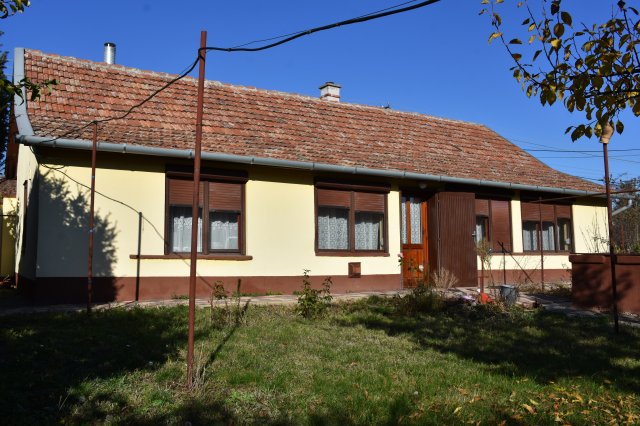 Eladó családi ház, Törökszentmiklóson 18 M Ft, 2 szobás