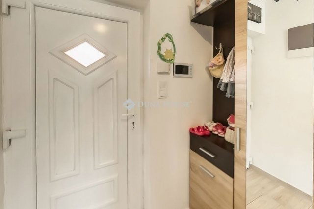 Eladó családi ház, Szigetszentmiklóson 99.9 M Ft, 4 szobás