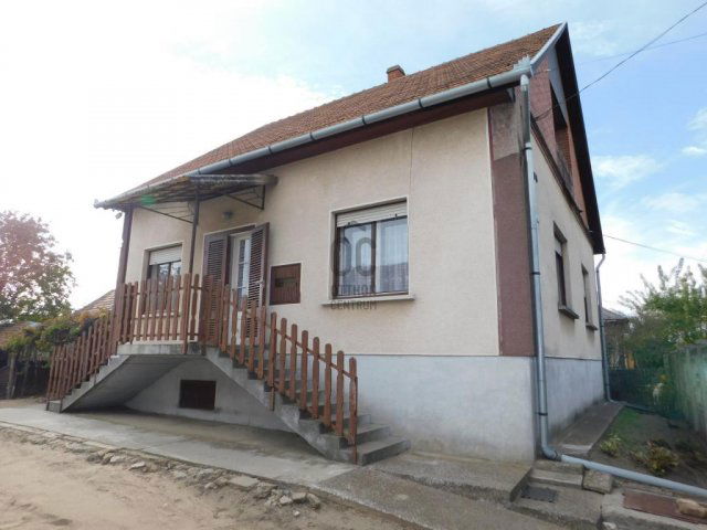 Eladó családi ház, Tápiószentmártonon 53.9 M Ft, 3 szobás