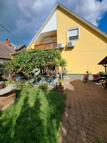 Eladó családi ház, Balatonlelleén 150 M Ft, 9 szobás