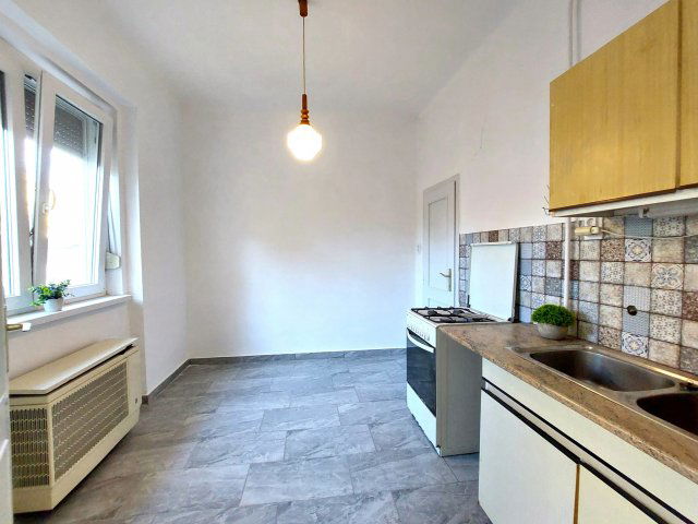 Eladó téglalakás, Szolnokon 29.9 M Ft, 2 szobás