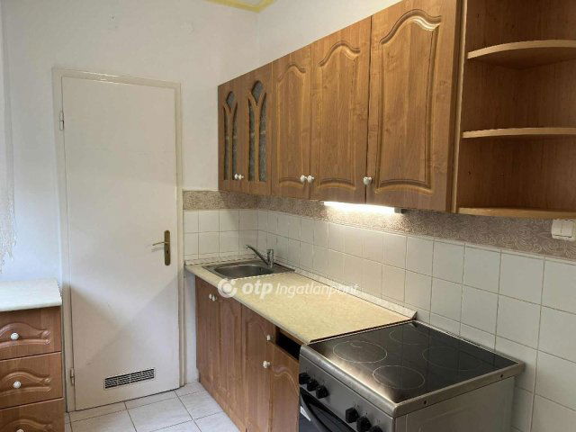 Eladó panellakás, Szekszárdon 39.5 M Ft, 2 szobás