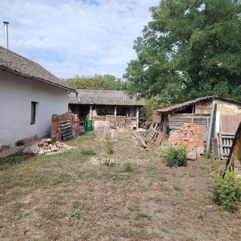 Eladó családi ház, Szentesen 15 M Ft, 2 szobás