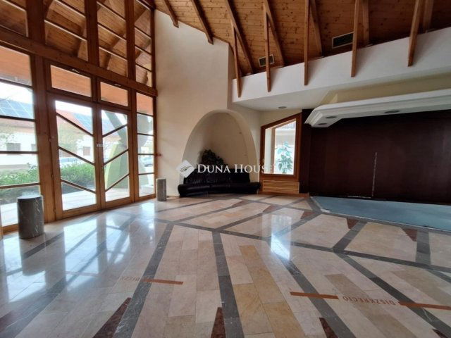 Eladó családi ház, Villányban 130 M Ft, 5 szobás