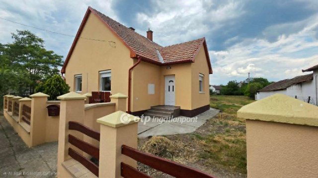 Eladó családi ház, Kabán 39.5 M Ft, 2 szobás