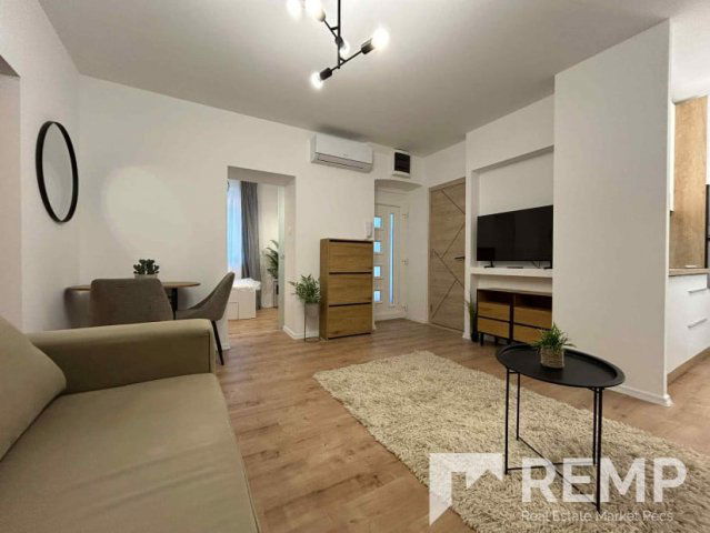 Eladó téglalakás, Pécsett 69.9 M Ft, 3 szobás