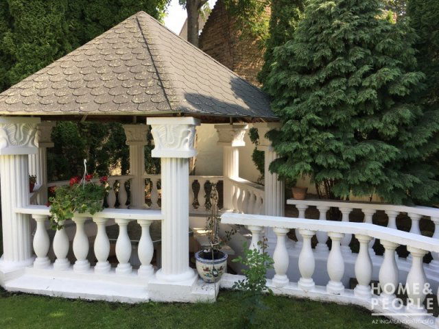 Eladó családi ház, Szegeden 479.999 M Ft, 8 szobás