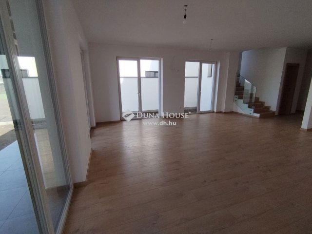 Eladó ikerház, Szegeden 175 M Ft, 6 szobás / költözzbe.hu
