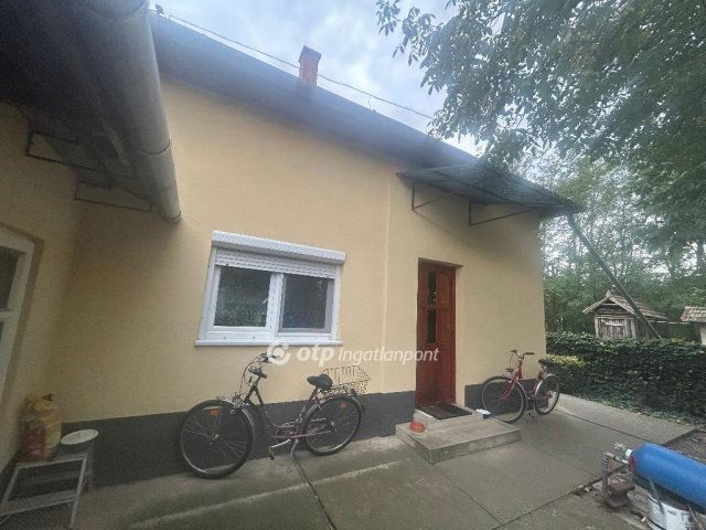 Eladó családi ház, Biharnagybajomban 5.5 M Ft, 2 szobás