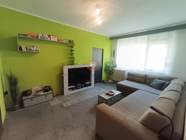 Eladó téglalakás, Komlón 26.9 M Ft, 2 szobás
