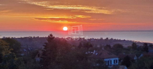 Eladó családi ház, Balatonfüreden 138 M Ft, 3 szobás