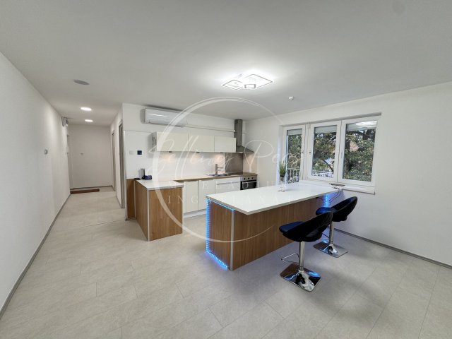 Eladó téglalakás, Komlón 34.4 M Ft, 2 szobás