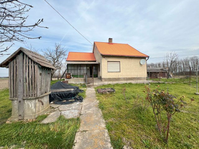 Eladó családi ház, Mohácson 20 M Ft, 3 szobás