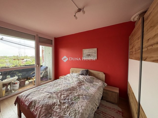 Eladó panellakás, Debrecenben 64.99 M Ft, 4 szobás