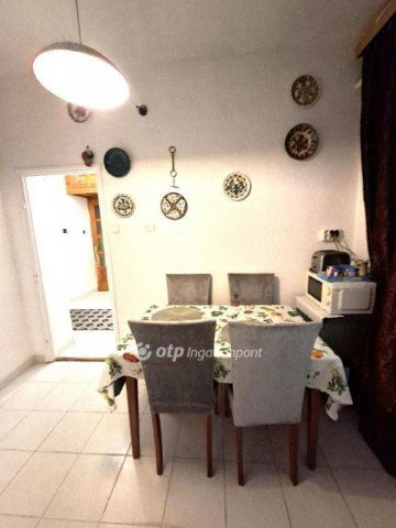 Eladó családi ház, Budakalászon 140 M Ft, 5 szobás