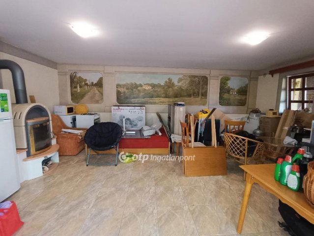 Eladó családi ház, Vértesbogláron 89.9 M Ft, 8 szobás