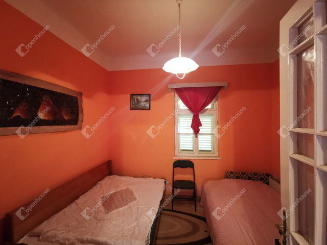 Eladó családi ház, Segesden 20 M Ft, 4 szobás